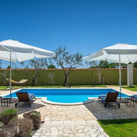 Zafirah Holiday home Pula